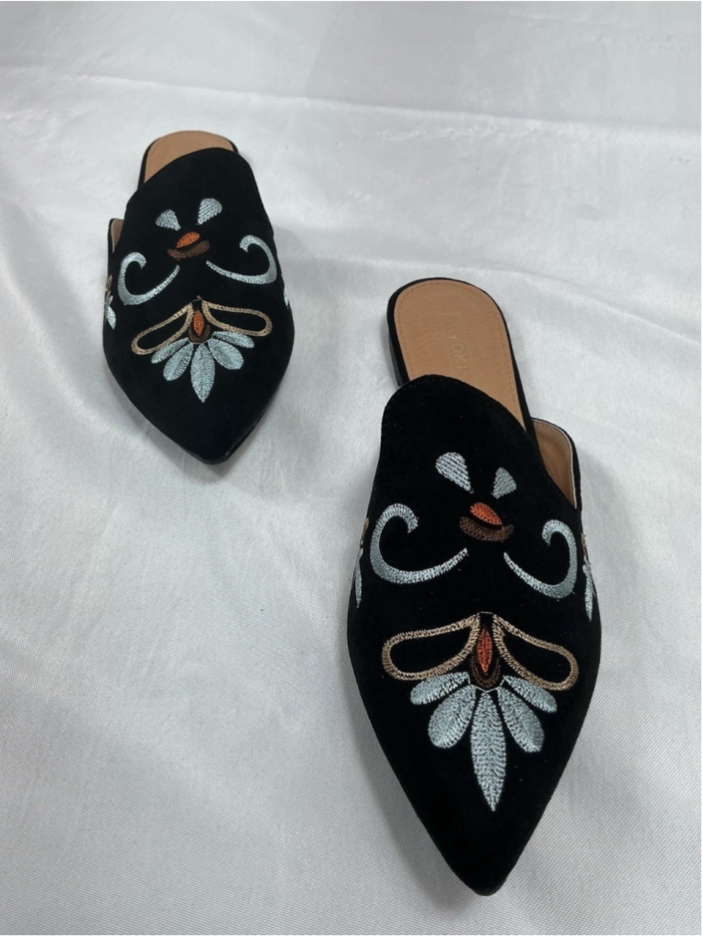 Womans New Yoki Urban Embroidered Slide Sandals Size 8 Black